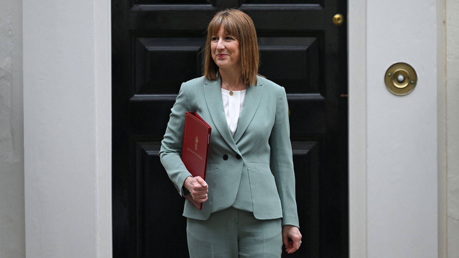 Reeves hands NHS £29bn extra per year and pledges to end asylum hotels