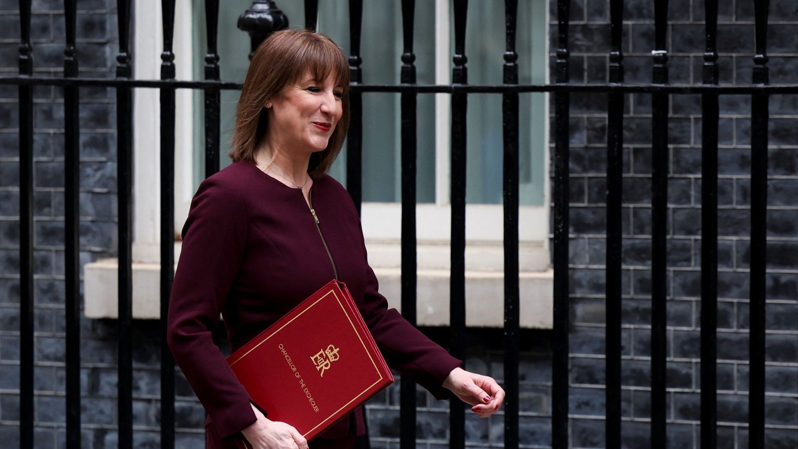 Chancellor Rachel Reeves to invest 'billions' at spending review as voters 'yet to feel' benefits of Labour government