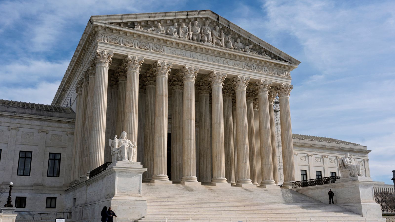 US Supreme Court curbs injunctions that blocked Trump's birthright citizenship plan