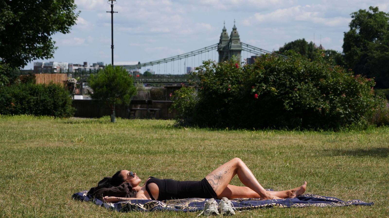 UK weather: Amber heat health alert issued across England - with 'rise in deaths likely'