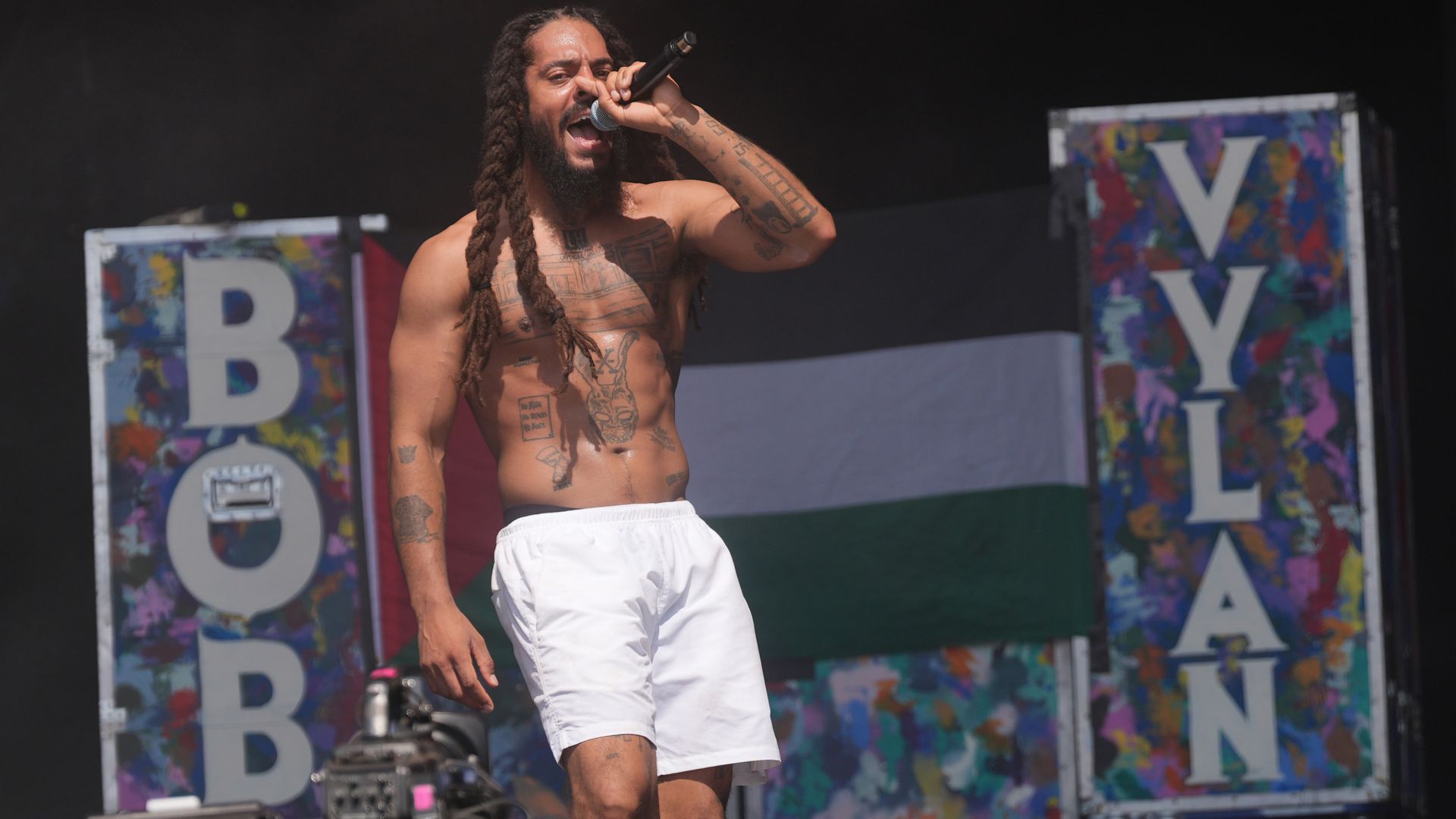 Israel embassy 'deeply disturbed' by 'hateful' Glastonbury chant - as police investigate