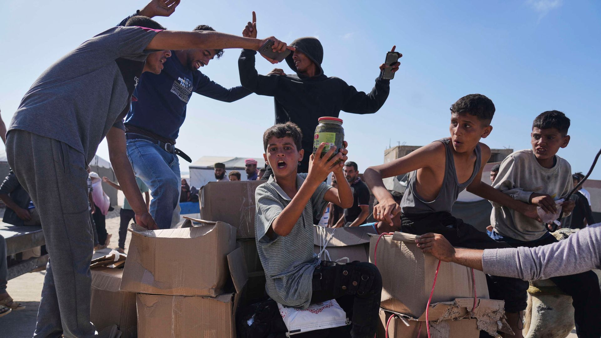 Gaza aid centres to be closed for day - as IDF warns nearby roads will be 'considered combat zones'