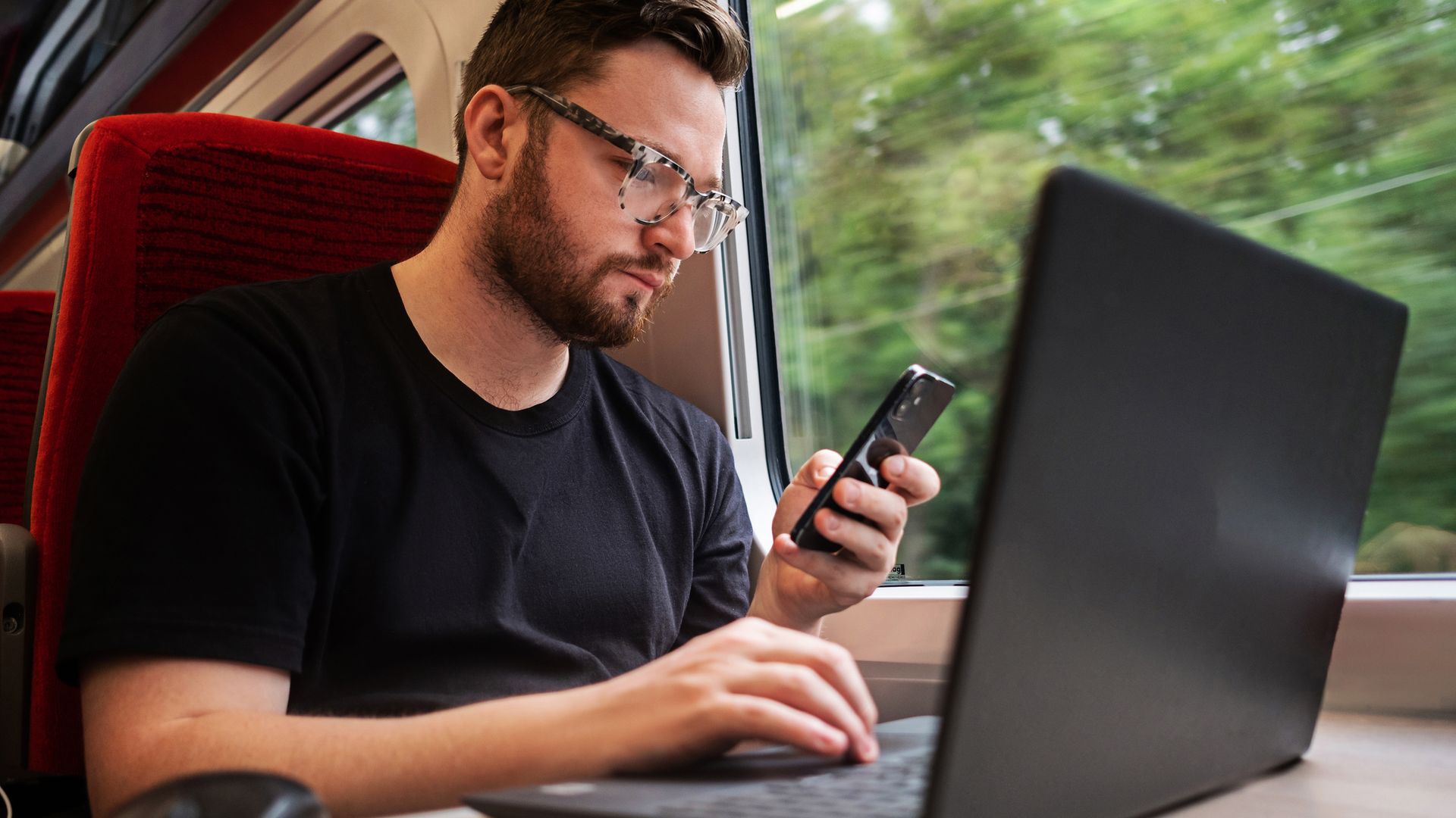 Mobile signal blackspots to be eliminated on many of the UK’s major train routes