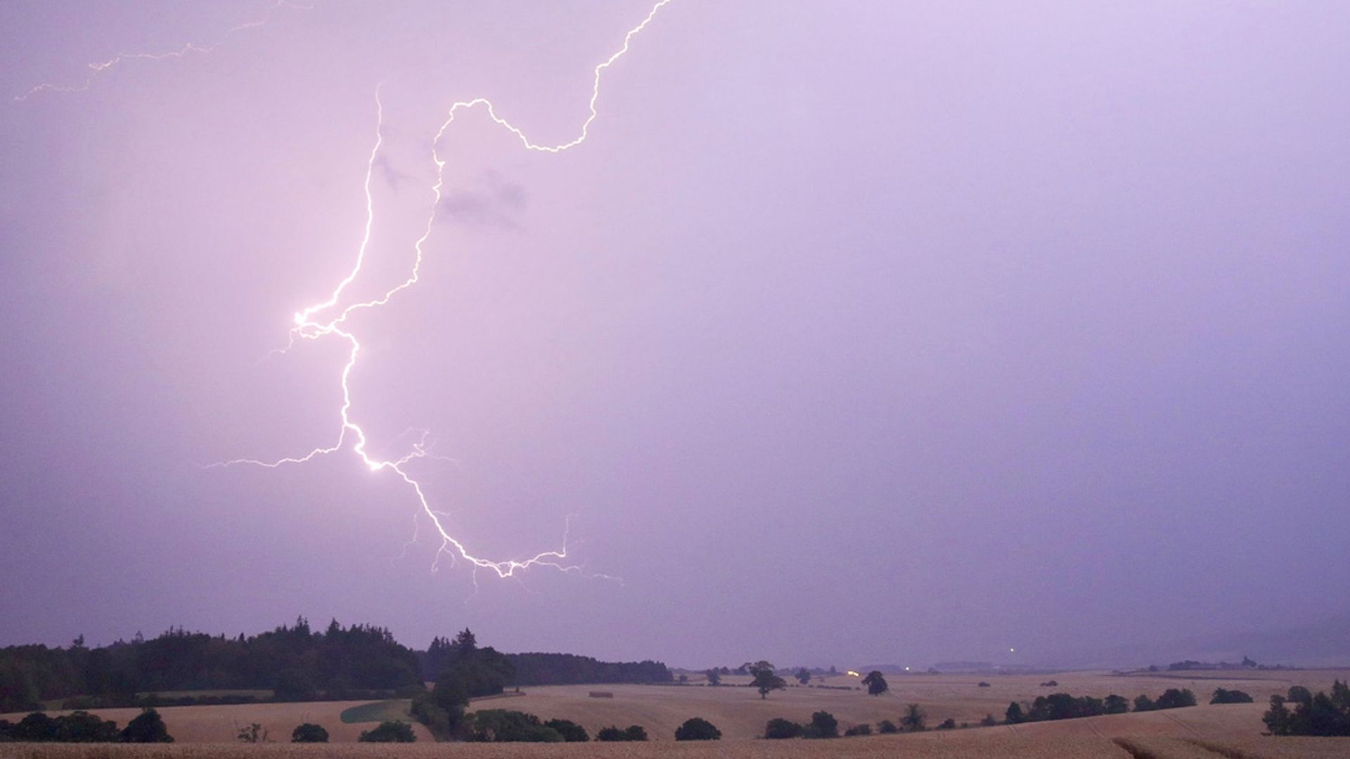 Thunderstorm warning includes risk of intense downpours and frequent lightning