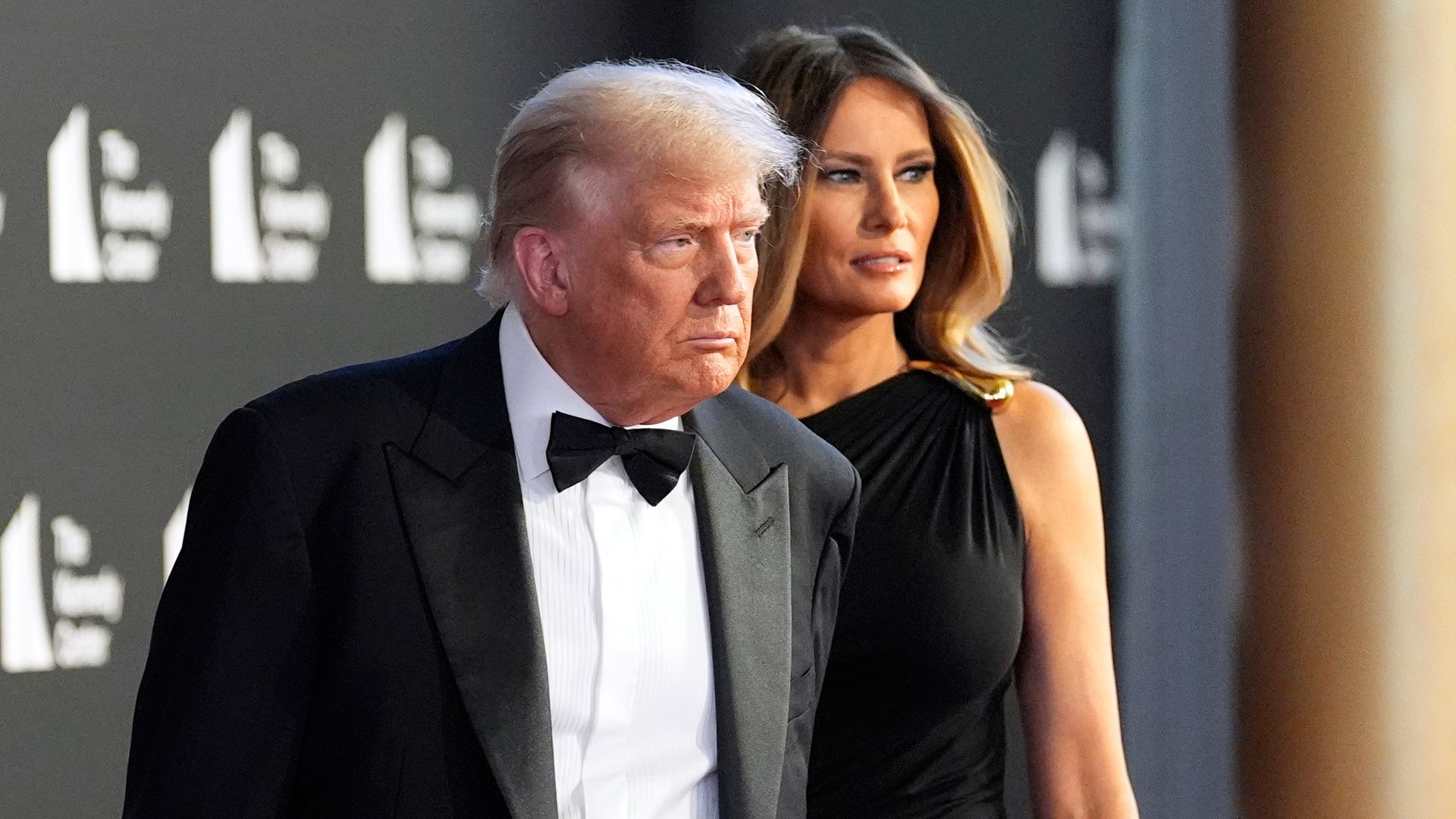 Boos and cheers for Trump as he visits Kennedy Center for Les Mis