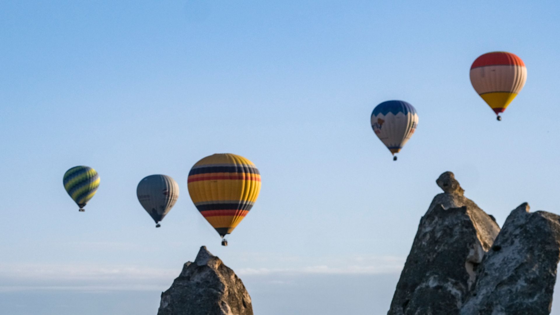 One dead and 19 injured after two hot air balloons crash in Turkey