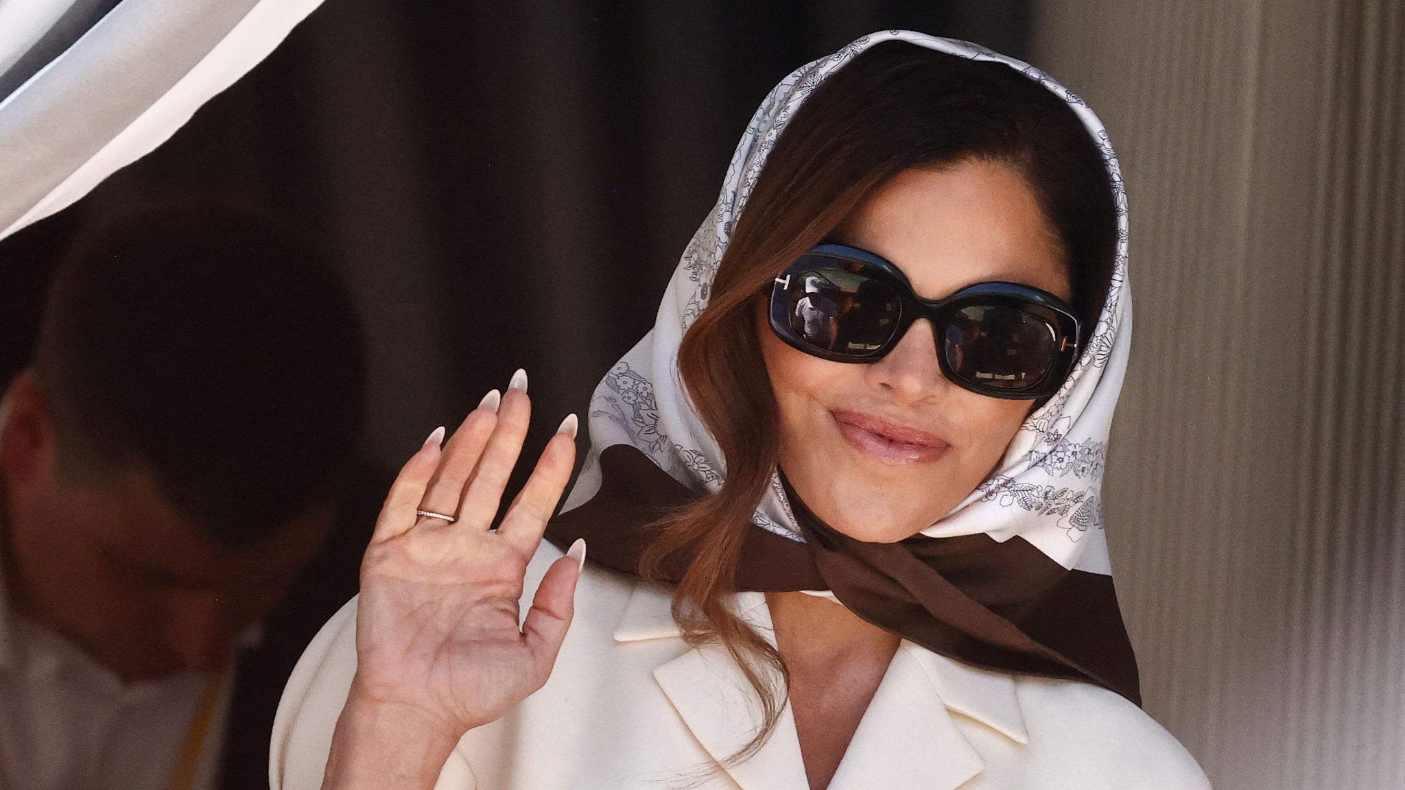 Lauren Sanchez shares picture with Jeff Bezos as they tie the knot in