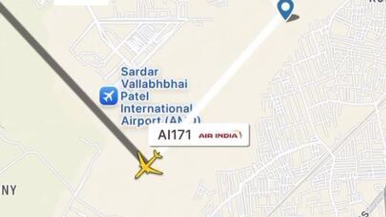 Flight radar shows plane route

