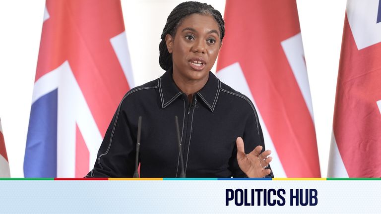 La leader del Partito Conservatore Kemi Badenoch parla ai media durante una conferenza stampa presso il Royal United Services Institute nel centro di Londra. Data della foto: venerdì 6 giugno 2025.