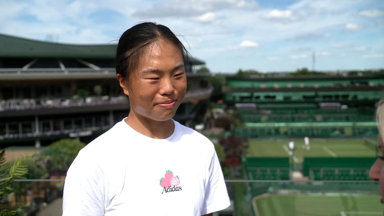 Teenage tennis player Mimi Xu