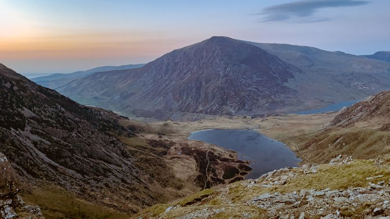Olhe para a caneta YR Ole foi sobre Llyn Idwal quer ao norte da gama Glyills. Imagem: Istock