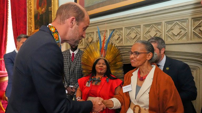 Britanya'nın Prensi William, Çevre ve İklim Bakanı Marina Silva ile konuşuyor, Brezilya