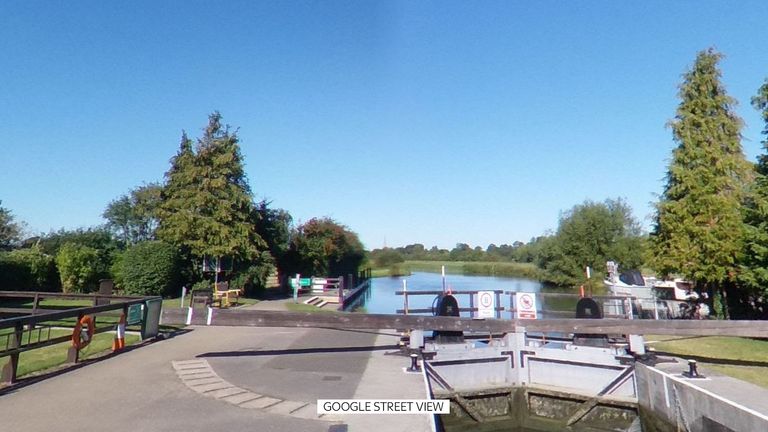 St John's Lock on the River Thames near Lechlade