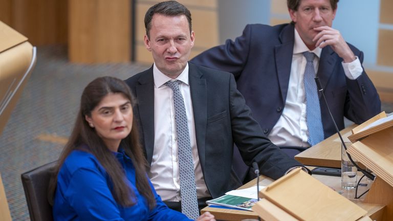 Il leader conservatore scozzese Russell Findlay durante le domande del Primo Ministro al Parlamento scozzese a Holyrood, Edimburgo. Foto da