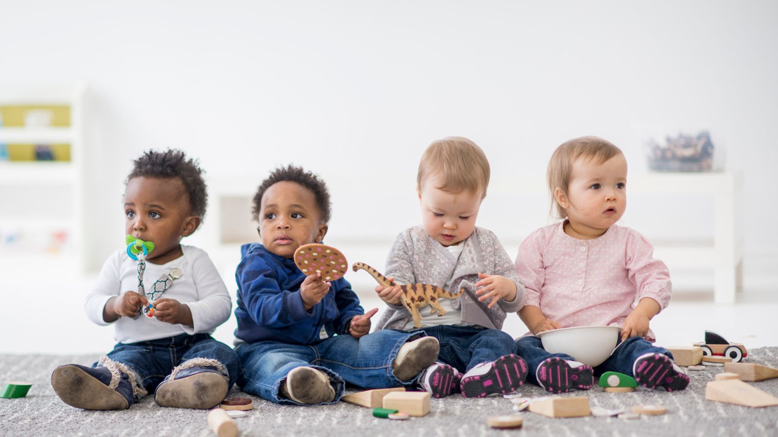 skynews-babies-toys-playing_6978812.jpg?