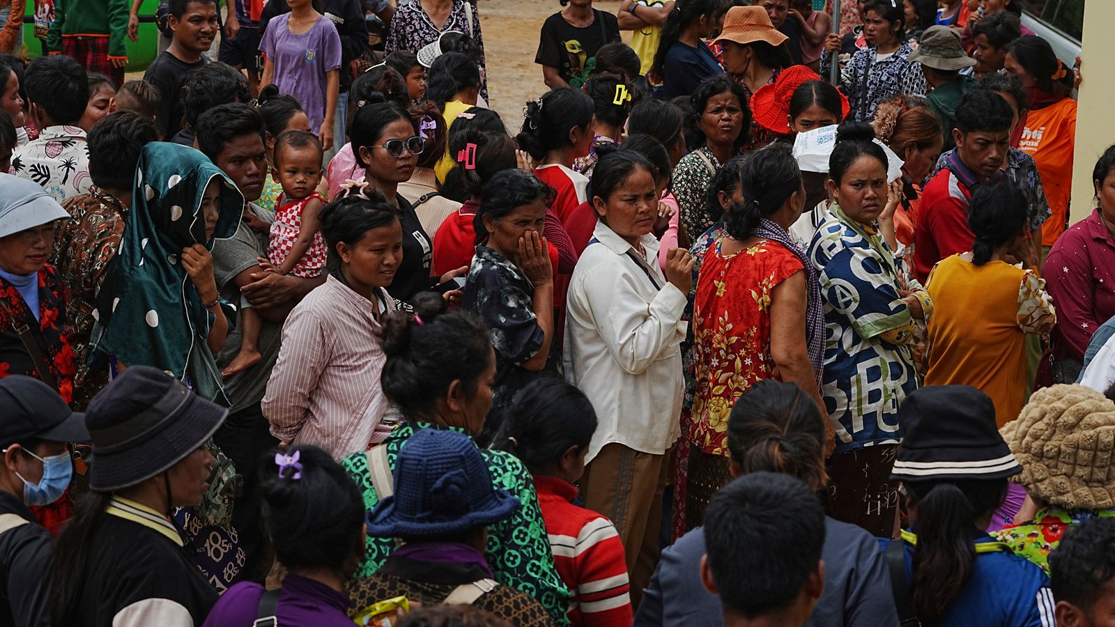 Thailand and Cambodia agree to peace talks after Trump intervention – but shelling continues