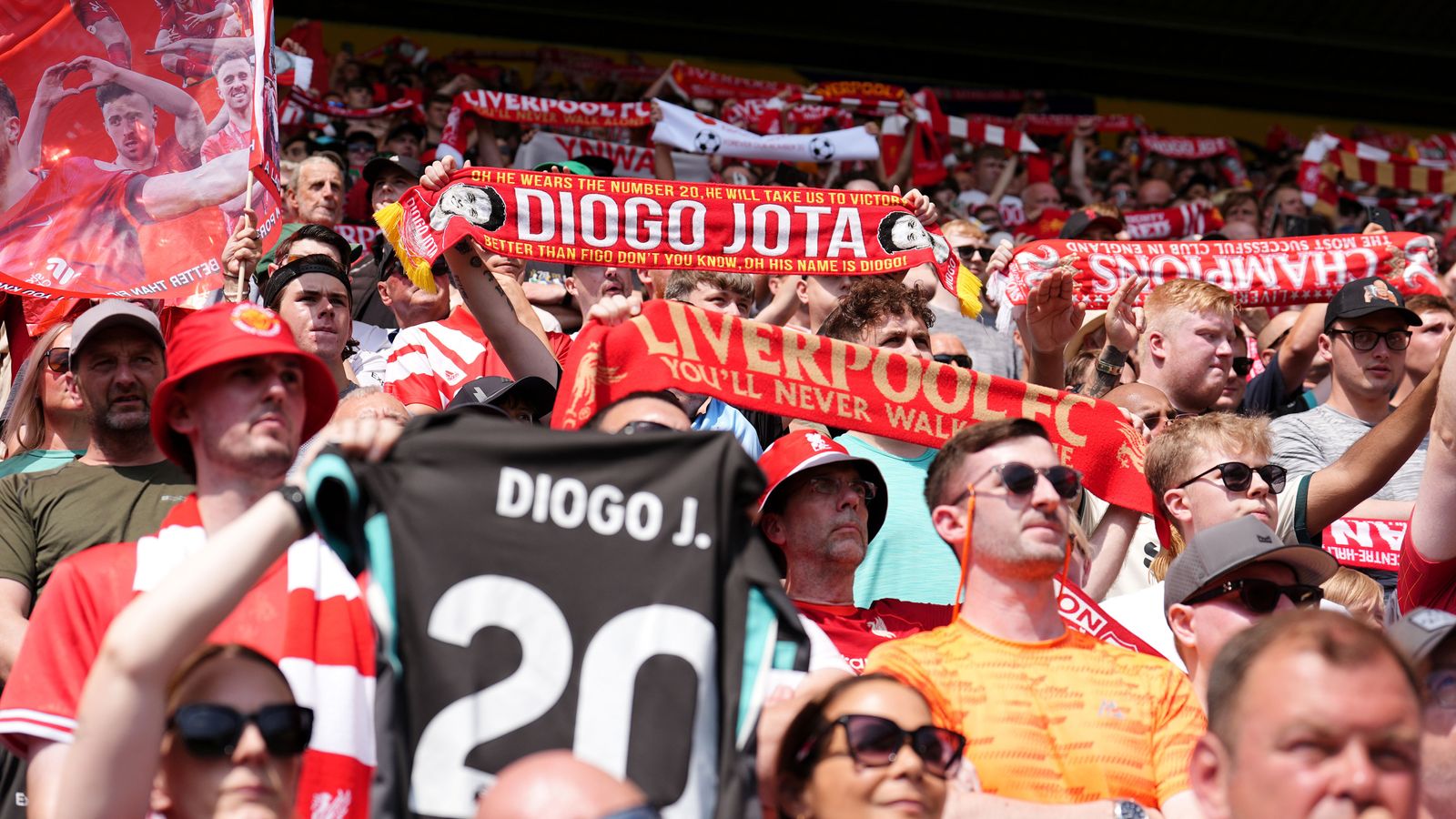 Liverpool players and fans pay tribute to Diogo Jota at first game since his death