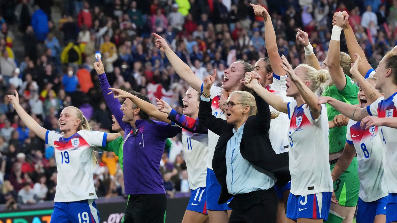 Women's Euros: Calls for extra bank holiday as Lionesses successfully defend their title