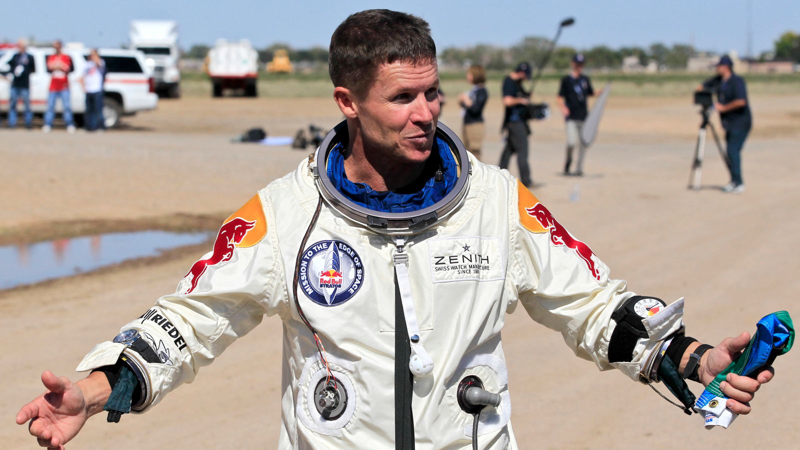 Felix Baumgartner, extreme athlete who jumped from edge of space dies after paragliding crash