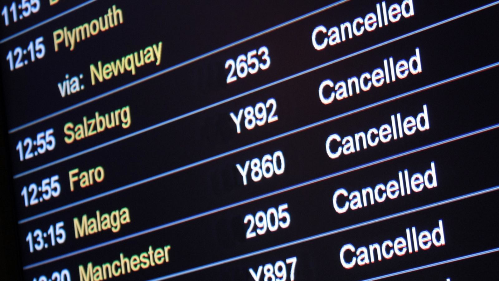 Airlines furious after another technical glitch cancels flights