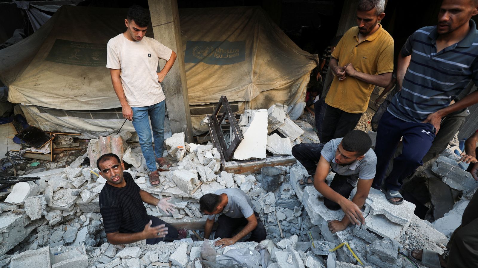 What is the possible Gaza hostage and ceasefire deal – and what challenges could lie ahead?