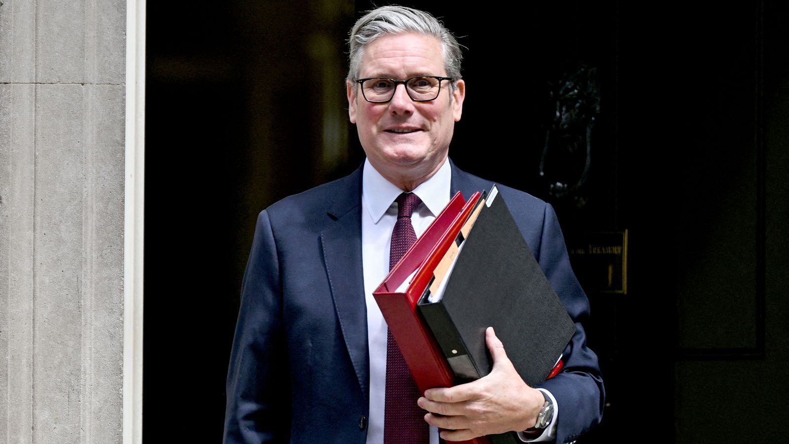 Labour MPs form new group as they urge prime minister to focus on living standards to help ward off Reform