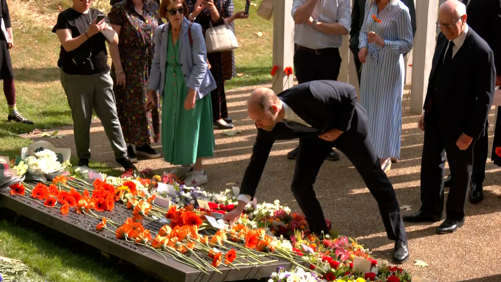 Prince William meets with 7/7 survivors as anniversary ceremony takes