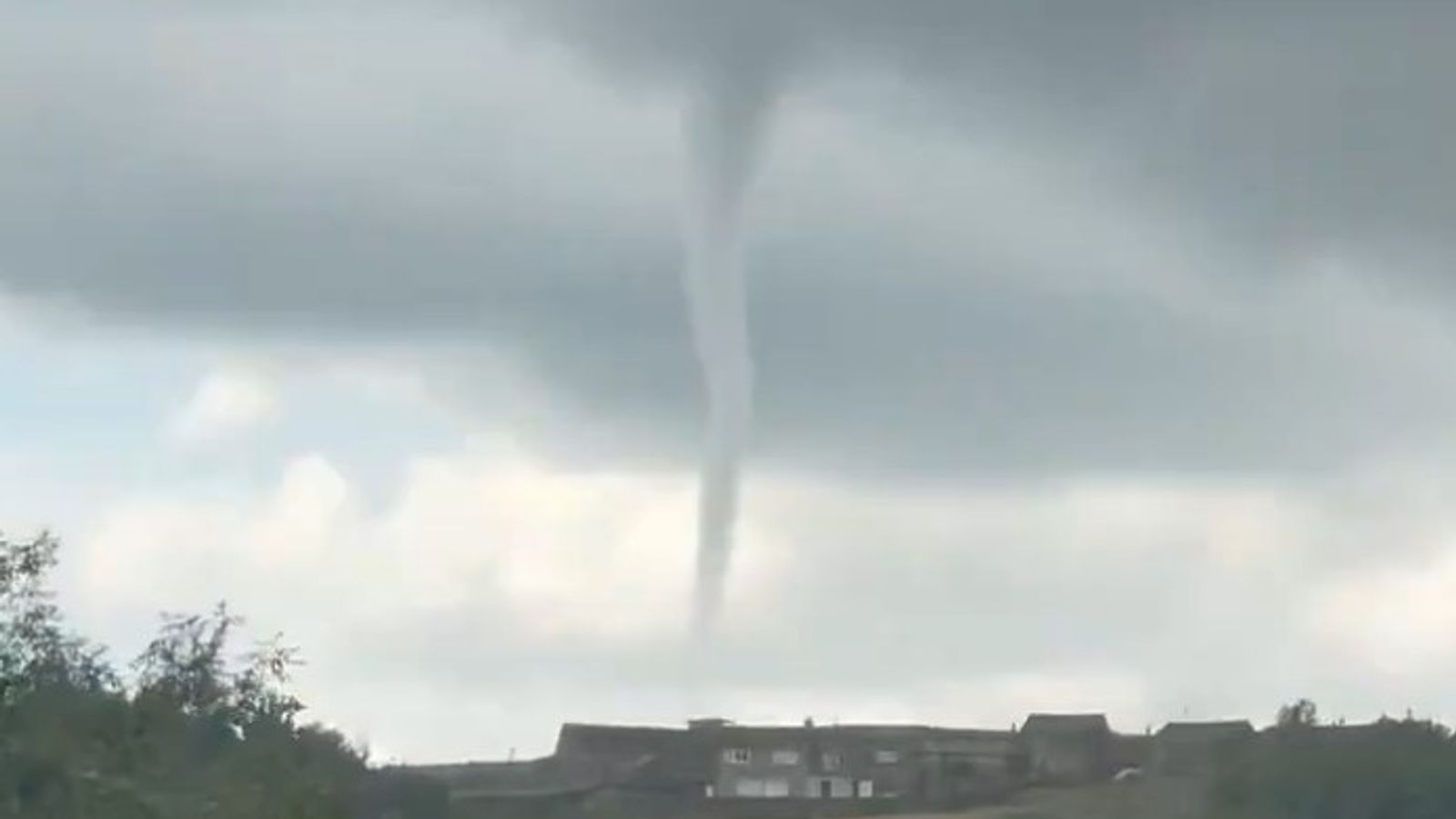 Met Office заяви че това може да е облак от