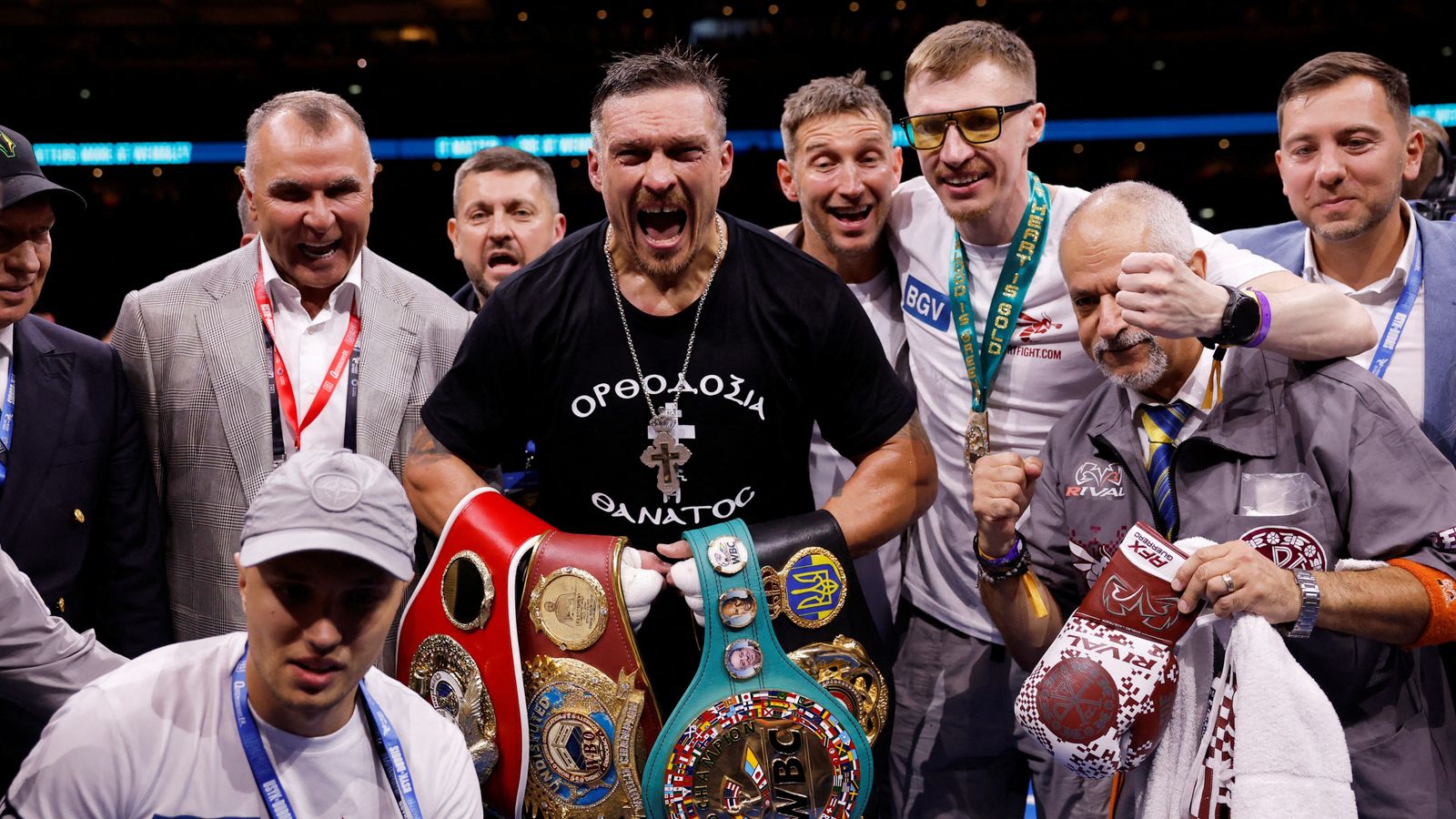 Usyk v Dubois fight: Boxing fans complain heavyweight title clash was plagued with 'buffering issues' on DAZN