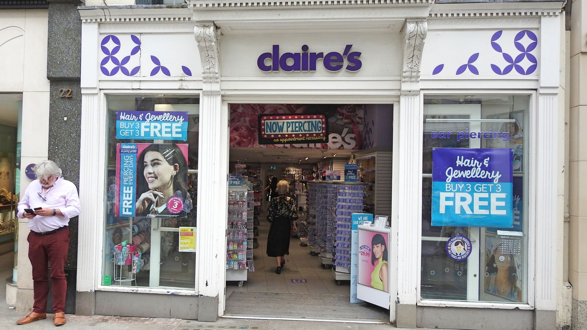 Fashion chain Claire's shops around for buyer of UK arm