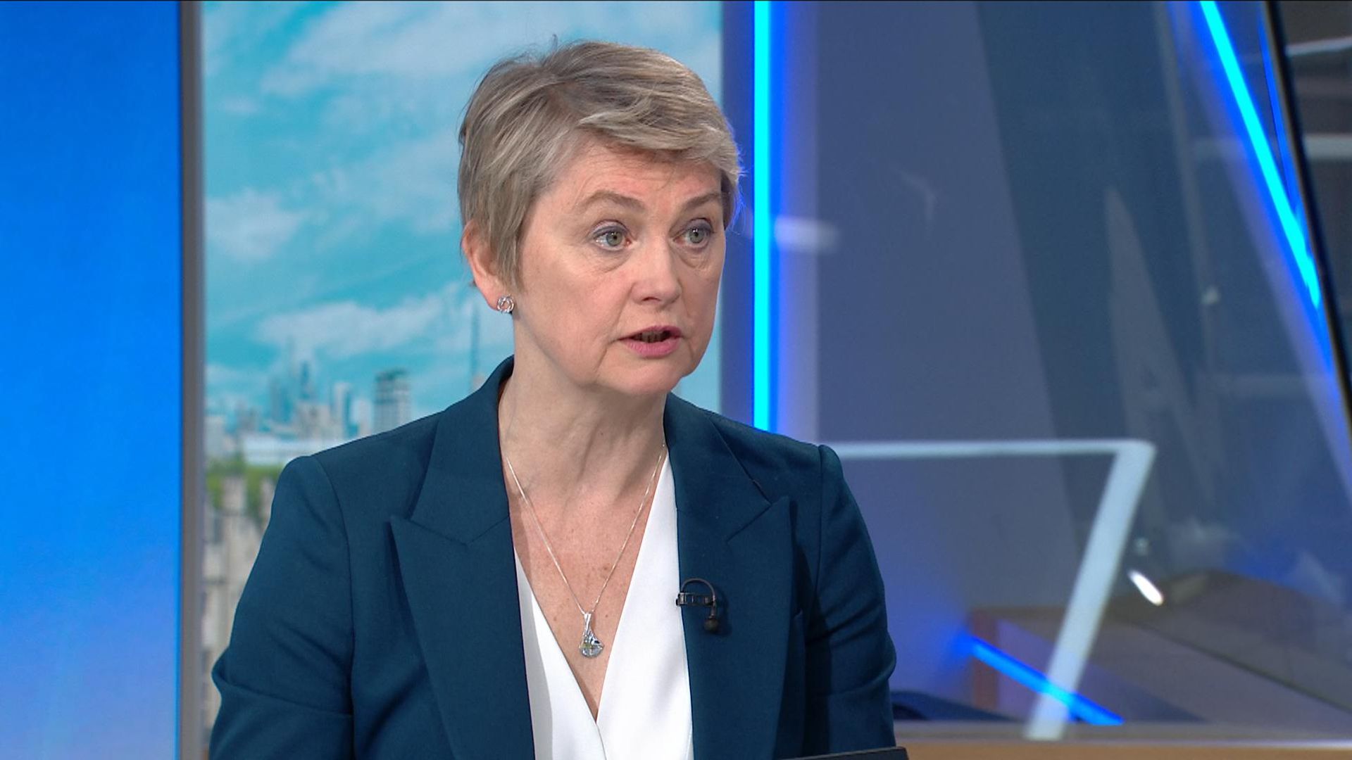 <a href="https://news.sky.com/story/uk-has-not-fixed-numbers-yet-on-how-many-migrants-to-be-returned-to-france-under-deal-home-sec-reveals-13395258" target="_blank">France yet to agree how many migrant returns it will accept, says Yvette Cooper</a>