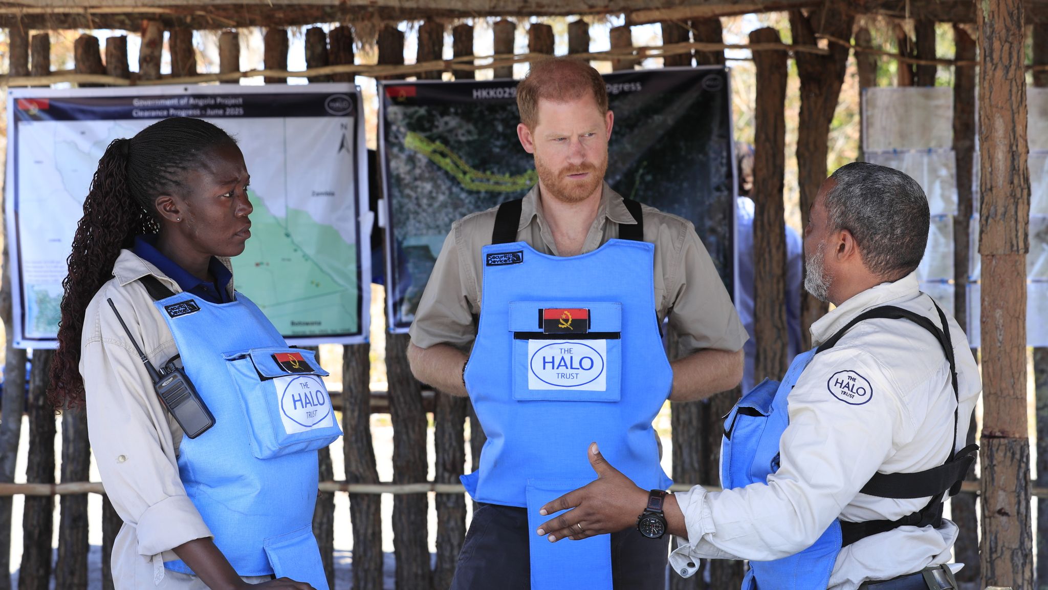 Prince Harry follows in Diana's footsteps and returns to Angola to(01)