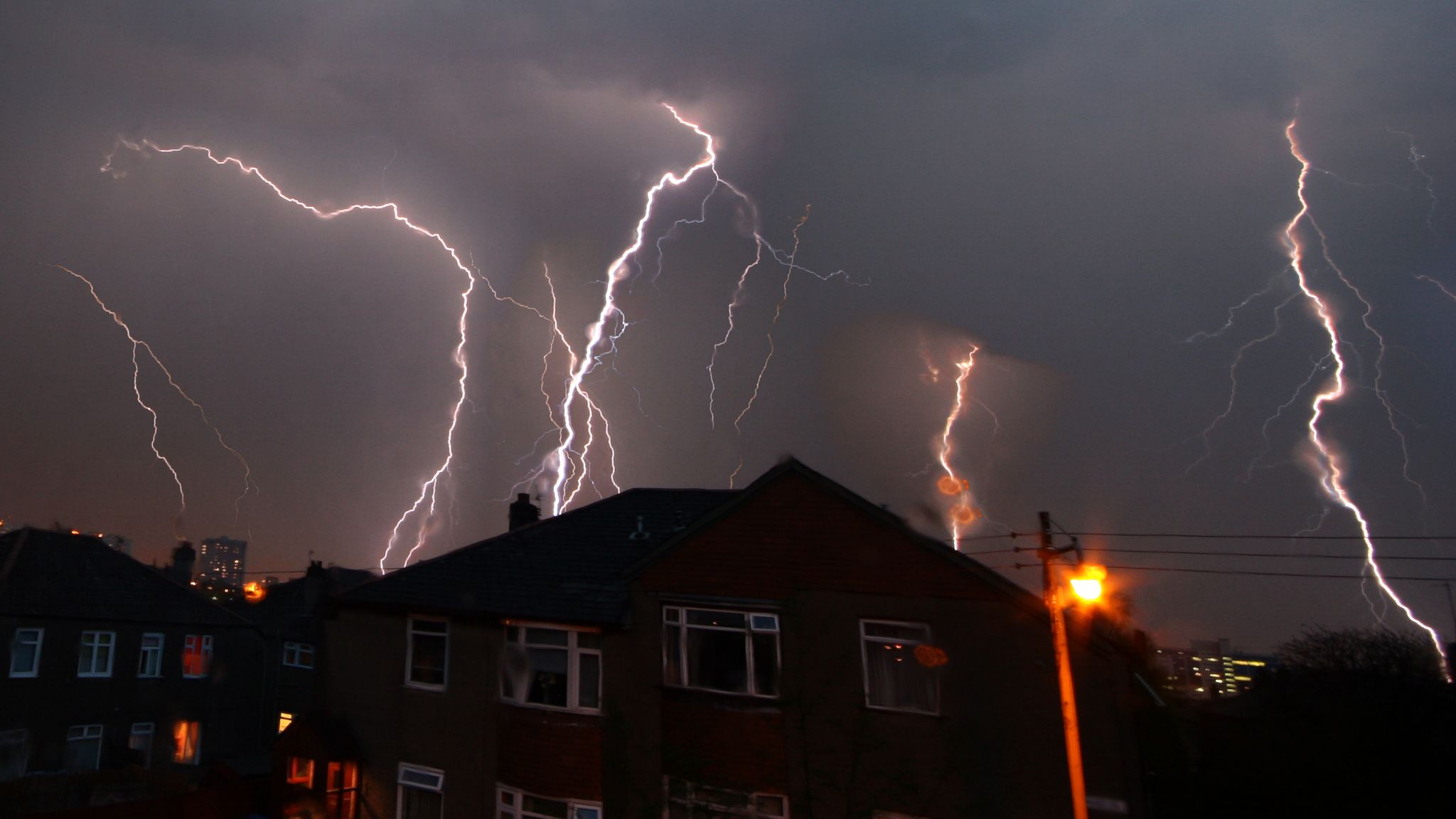 UK Thunderstorm Alert as Heatwave Fades and Cooler Weather Sets In
