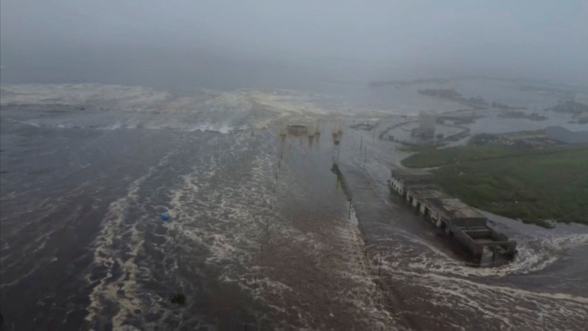 Powerful earthquake off Russia triggers tsunami fears for Japan and U.S.