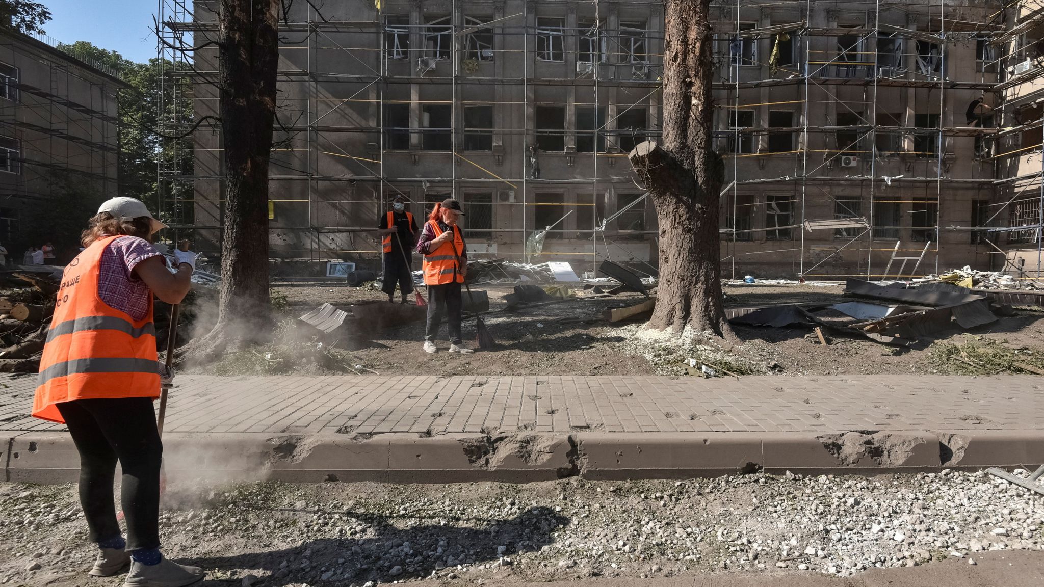 Russian strike on Ukrainian prison kills 17 people and injures more ...