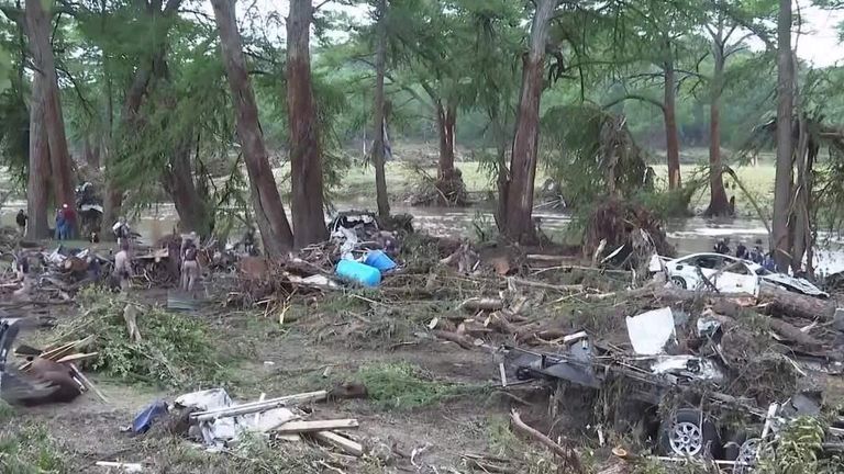 İşte ABD muhabirimiz Martha Kelner'ın Teksas'taki sel hakkındaki son raporu.    Yalda Hakim ile dünyada konuşuyordu.
