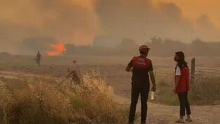 Thousands evacuate as wildfires rage across Turkey