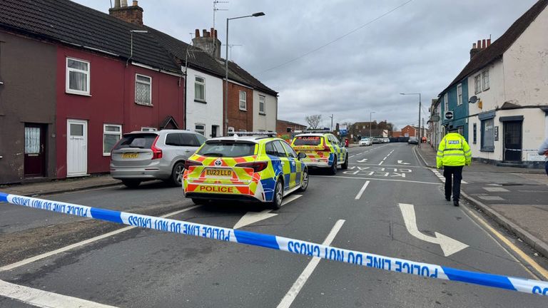 Scena w Colchester, gdzie cztery osoby zmarły po tym, jak pojazd uderzył w budynek. Pic: Essex Police/PA