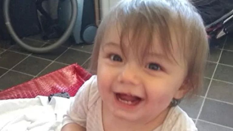 Ethan został opisany jako „buźka, towarzyskie, kochające dziecko”. PIC: North Wales Police/PA