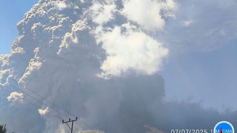  Center for Volcanology and Geological Hazard Mitigation of Indonesia/Cover Images **EDITORIAL USE ONLY. MATERIALS ONLY TO BE USED IN CONJUNCTION WITH EDITORIAL STORY. THE USE OF THESE MATERIALS FOR ADVERTISING, MARKETING OR ANY OTHER COMMERCIAL PURPOSE IS STRICTLY PROHIBITED. MATERIAL COPYRIGHT REMAINS WITH STATED SUPPLIER.**  (Cover Images via AP Images)