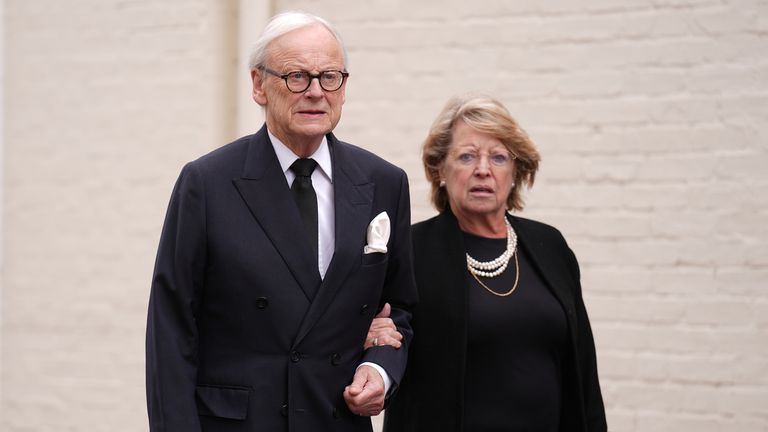 Lord Deben John Gummer (po lewej) uczestniczy w pogrzebie Lorda Normana Tebbita w katedrze św. Edmundsbury w Bury St Edmunds. Były minister zmarł 7 lipca w wieku 94 lat. Data zdjęcia: czwartek, 31 lipca 2025 r. Zdjęcie PA. Źródło zdjęcia: Joe Giddens/PA Wire