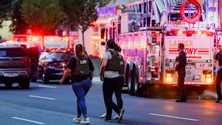 Agenci FBI na miejscu. Zdjęcie: Reuters