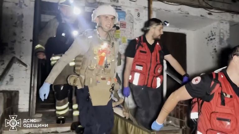 Bir gecede Rus drone saldırısı bir kişiyi öldürdü ve bir çocuk da dahil olmak üzere altı yaralandı. PIC Kredisi: Ukrayna Devlet Acil Servisi