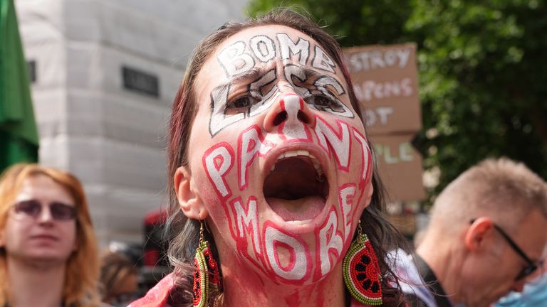 Protestujący poza Sądem Najwyższym. Zdjęcie: Pa