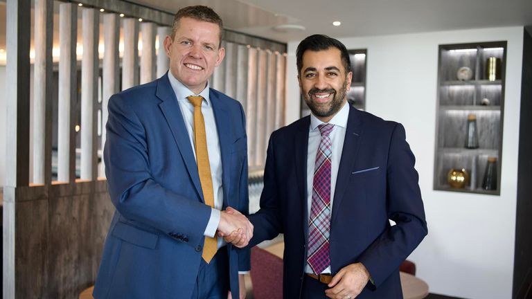 Rhun Ap Iorwerth z przywódcą SNP i szkockim pierwszym ministrem Humza Yousaf. PIC: SNP