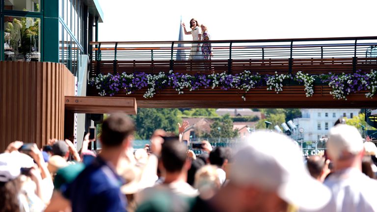 Księżniczka Walii z przewodniczącą Aeltc Deborah Jevans po jej przybyciu do All England Lawn Tennis and Croquet Club w Londynie. Data zdjęcia: 