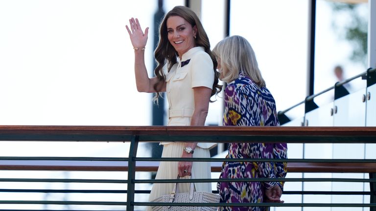 Galler Prensesi AELTC Sandalyesi Deborah Jevans ile Londra All England Lawn Tenis ve Croquet Club'a varışında. Resim Tarihi: 