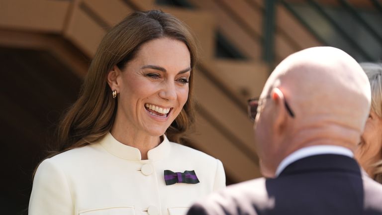 Galler Prensesi, Wimbledon'un en uzun hizmet veren fahri vekili Bob Flint ile buluştu, bayanların single finaline katılmaya gelirken