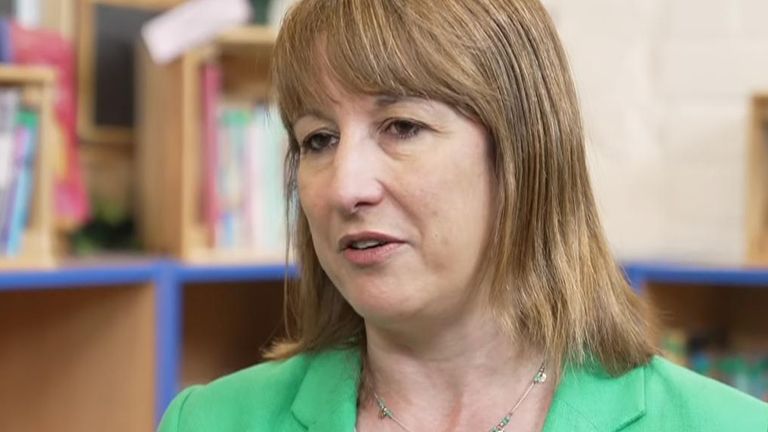 Rachel Reeves no aprueba ni descarta un impuesto al patrimonio