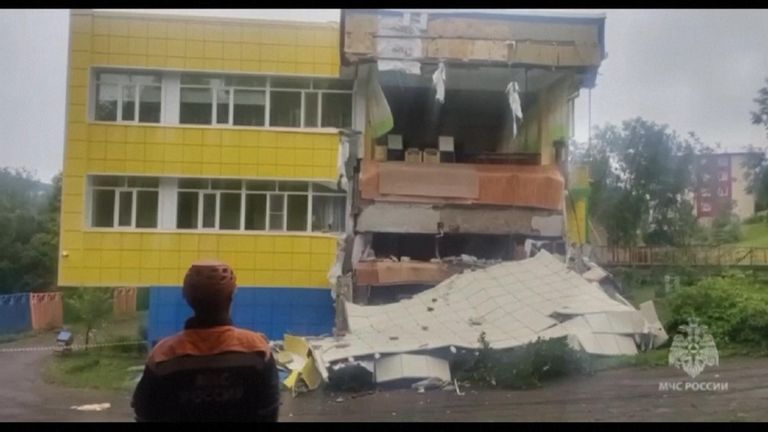 Danos causados a um edifício na Rússia após o terremoto. Foto: ap